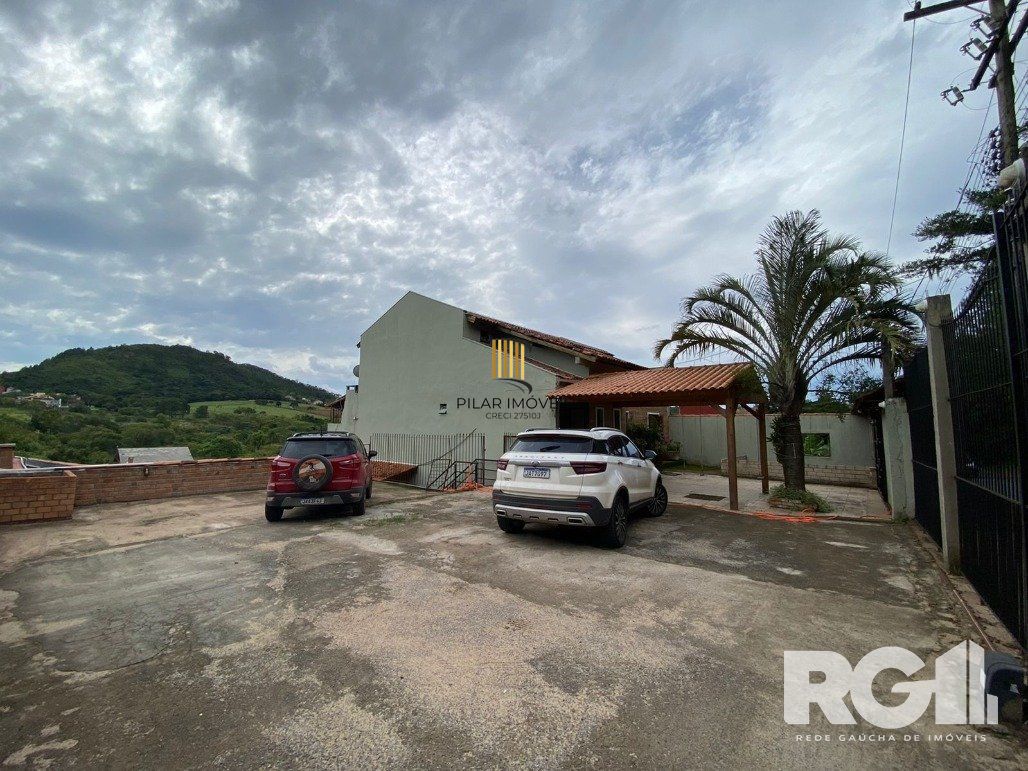Casa 3 dormitórios no bairro Hípica