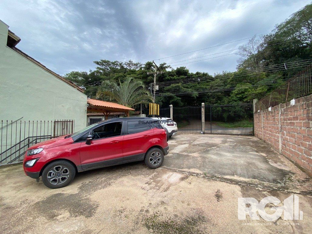 Casa 3 dormitórios no bairro Hípica