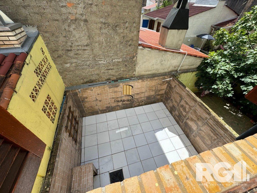 Casa 2 dormitórios no bairro Hípica