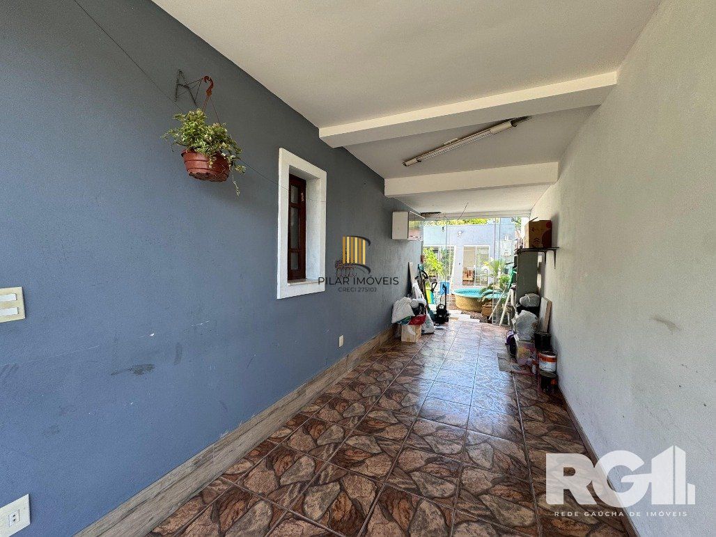 Casa 3 dormitórios no bairro Hípica