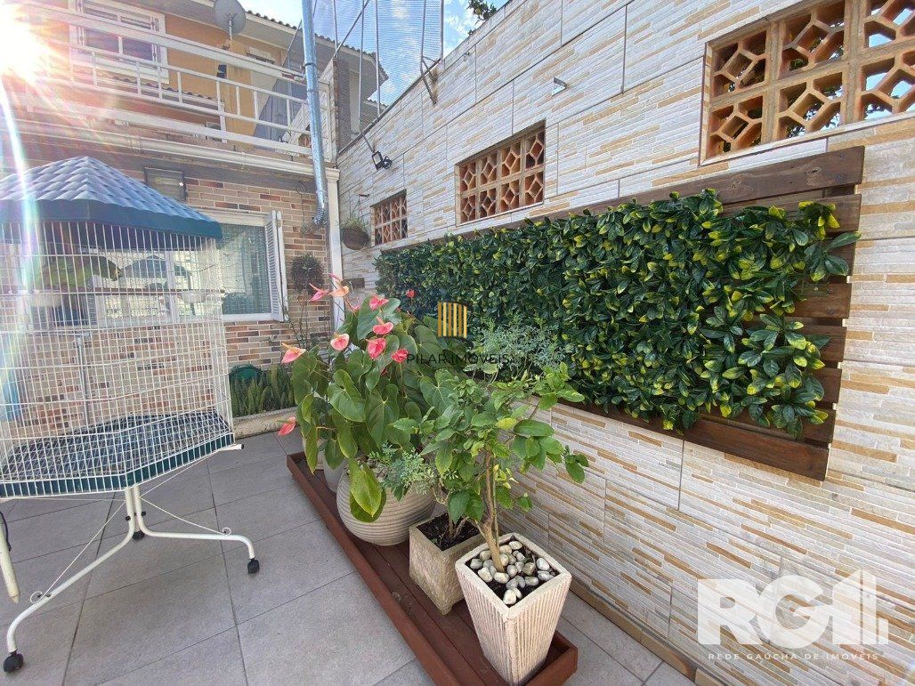 Casa 4 dormitórios no bairro Ipanema