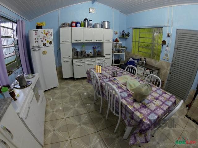 Casa 4 dormitórios no bairro Itapuã