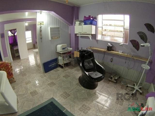 Casa 4 dormitórios no bairro Itapuã