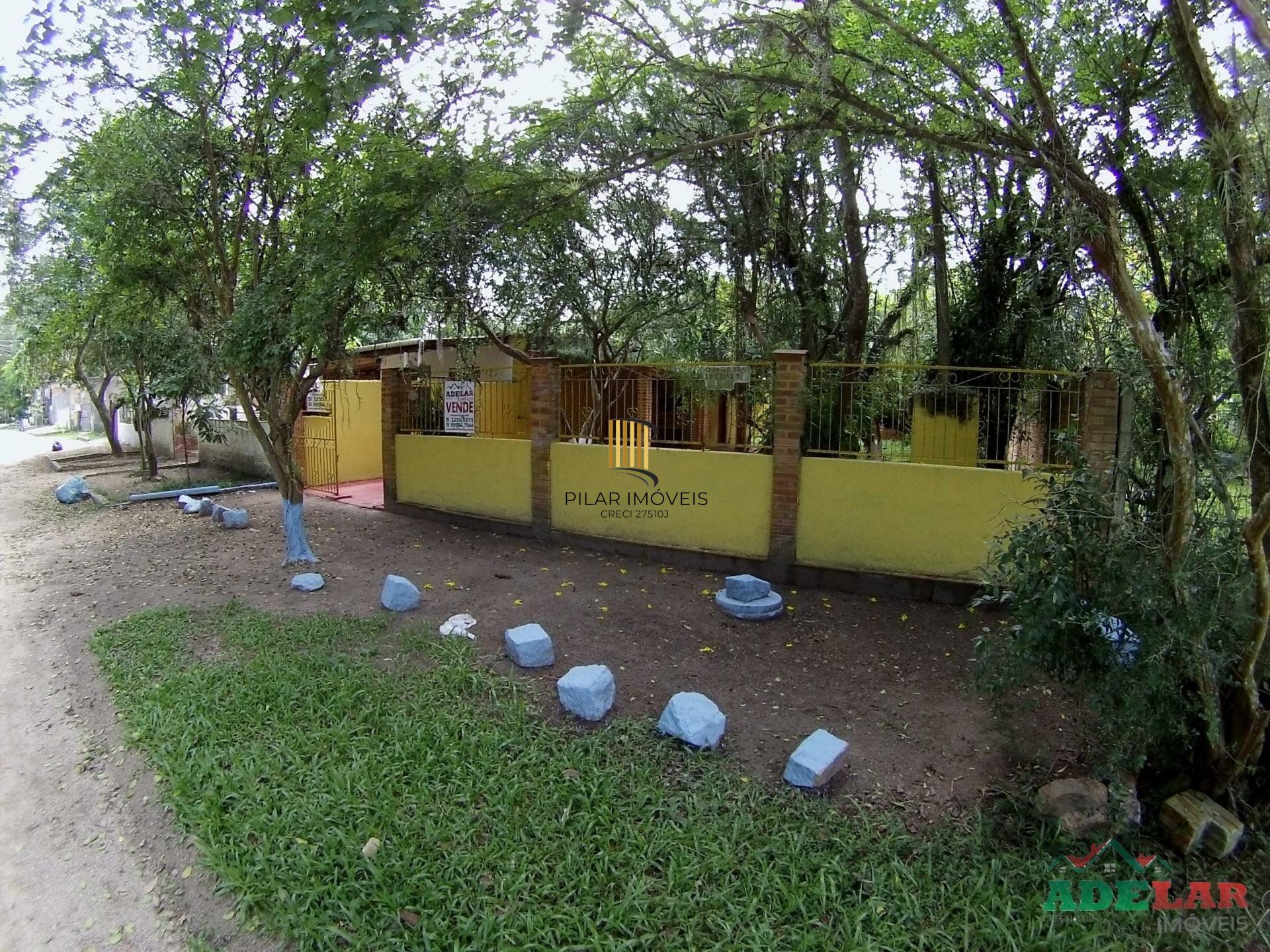 Casa 2 dormitórios no bairro Lami