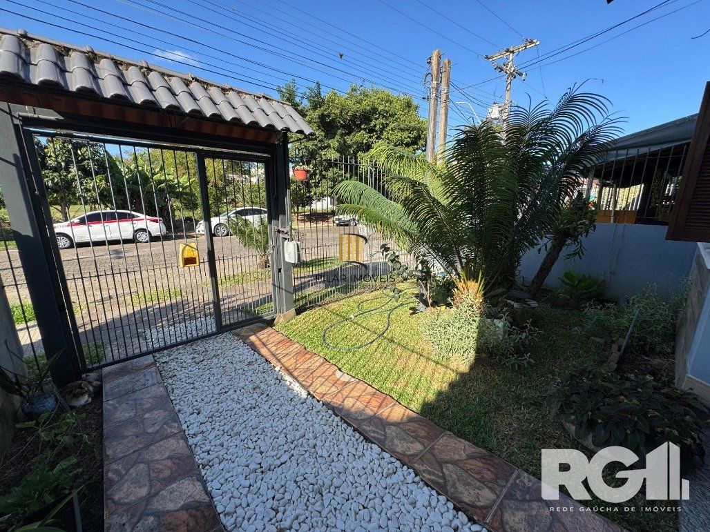 Casa 3 dormitórios no bairro Hípica