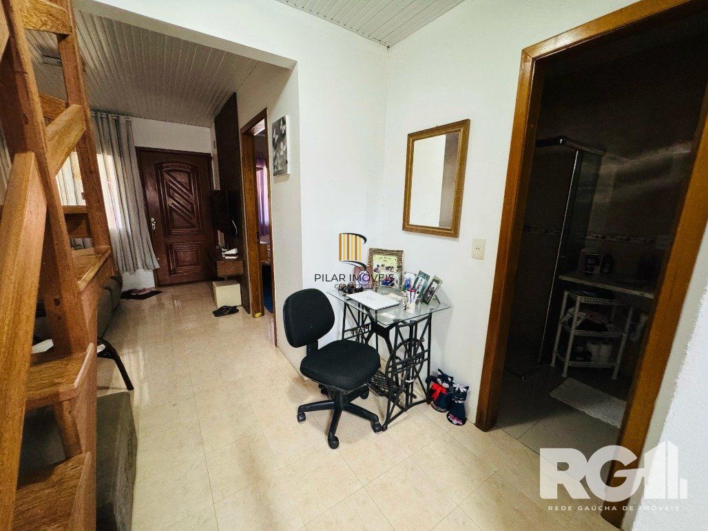 Casa 2 dormitórios no bairro Hípica