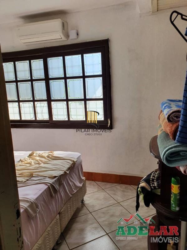 Casa 4 Dormitório(s) Bairro Ponta Grossa