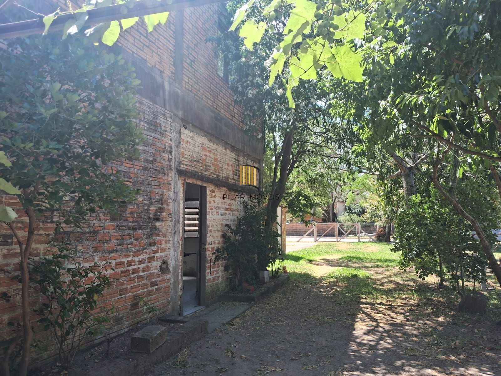 Prédio Comercial 2 dormitórios no bairro Centro (Itapuã)