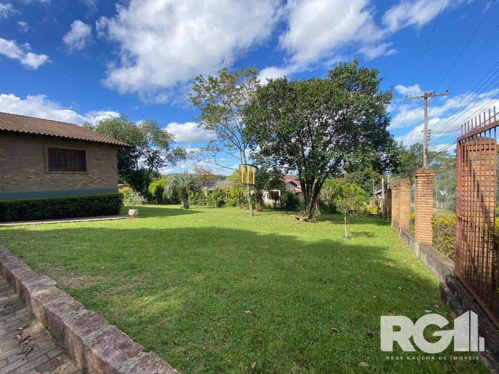 Casa 3 dormitórios no bairro Hípica