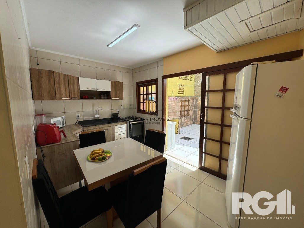Casa 2 dormitórios no bairro Hípica