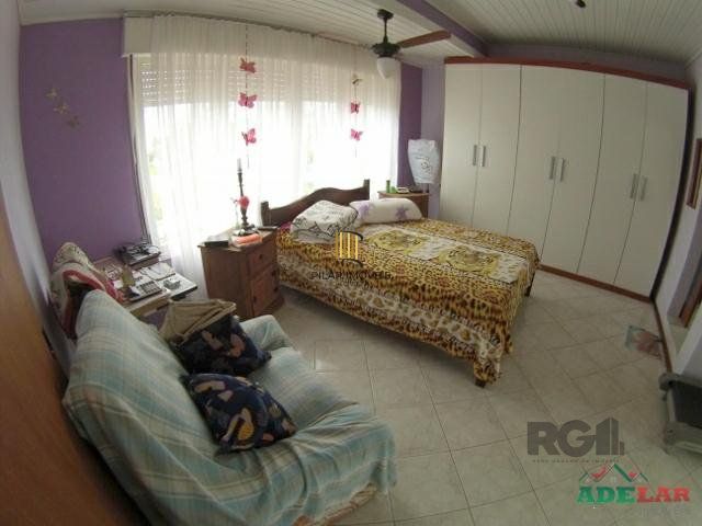 Casa 4 dormitórios no bairro Itapuã
