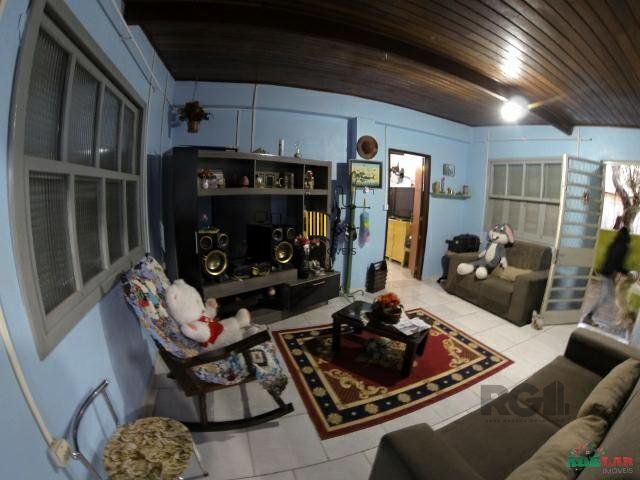 Casa 4 dormitórios no bairro Itapuã