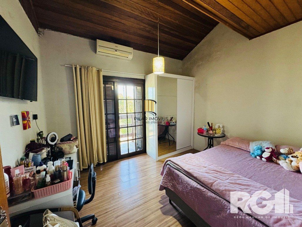 Casa 4 dormitórios no bairro Hípica
