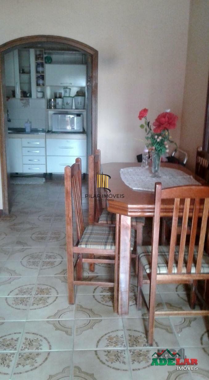 Casa 3 dormitórios no bairro Medianeira