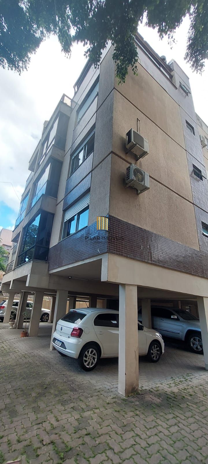 APARTAMENTO 2 DORMITÓRIOS, VAGA E SACADA
