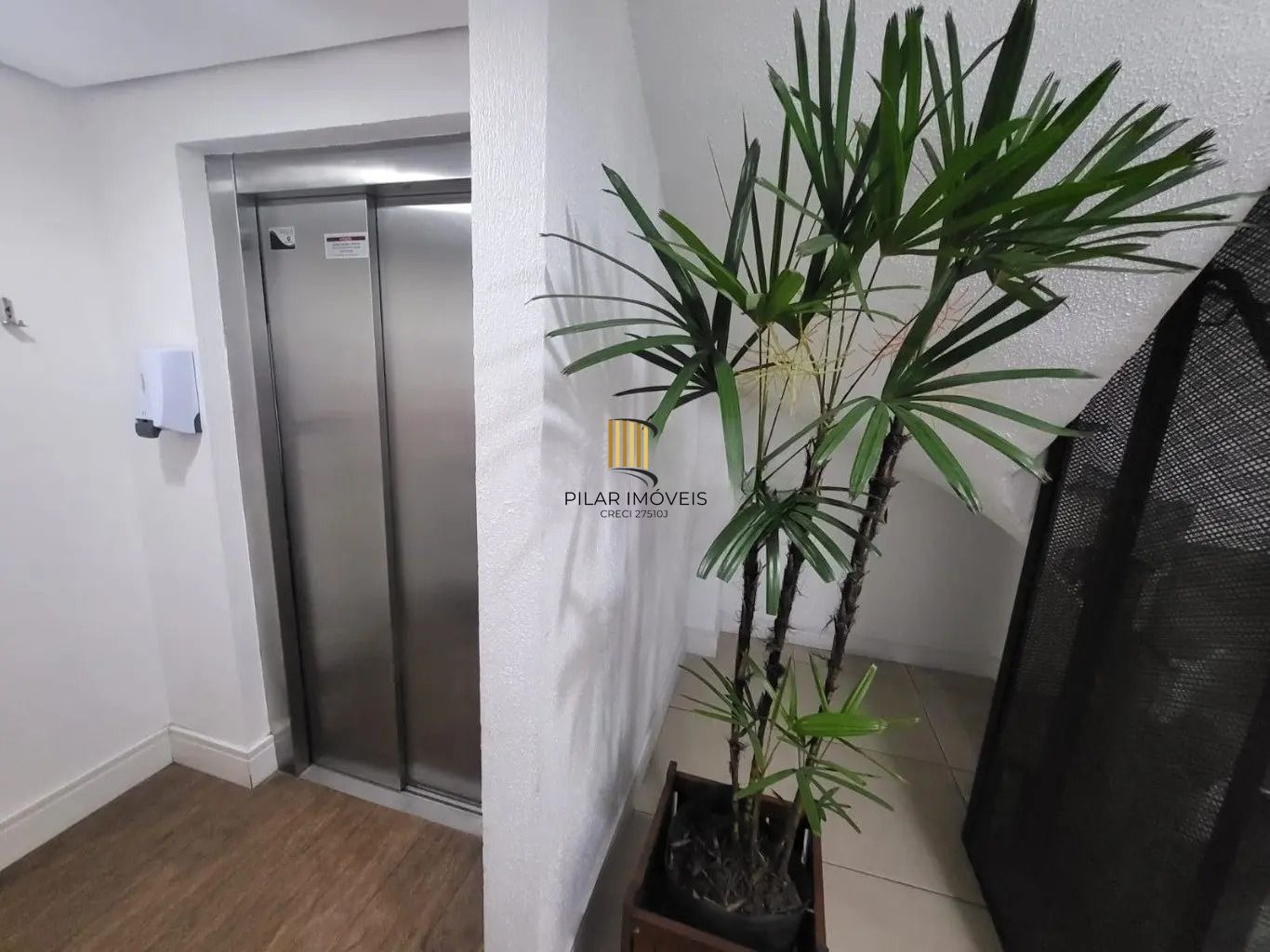 Apartamento com 1 quarto e 53m² à venda em Menino Deus, Porto Alegre.