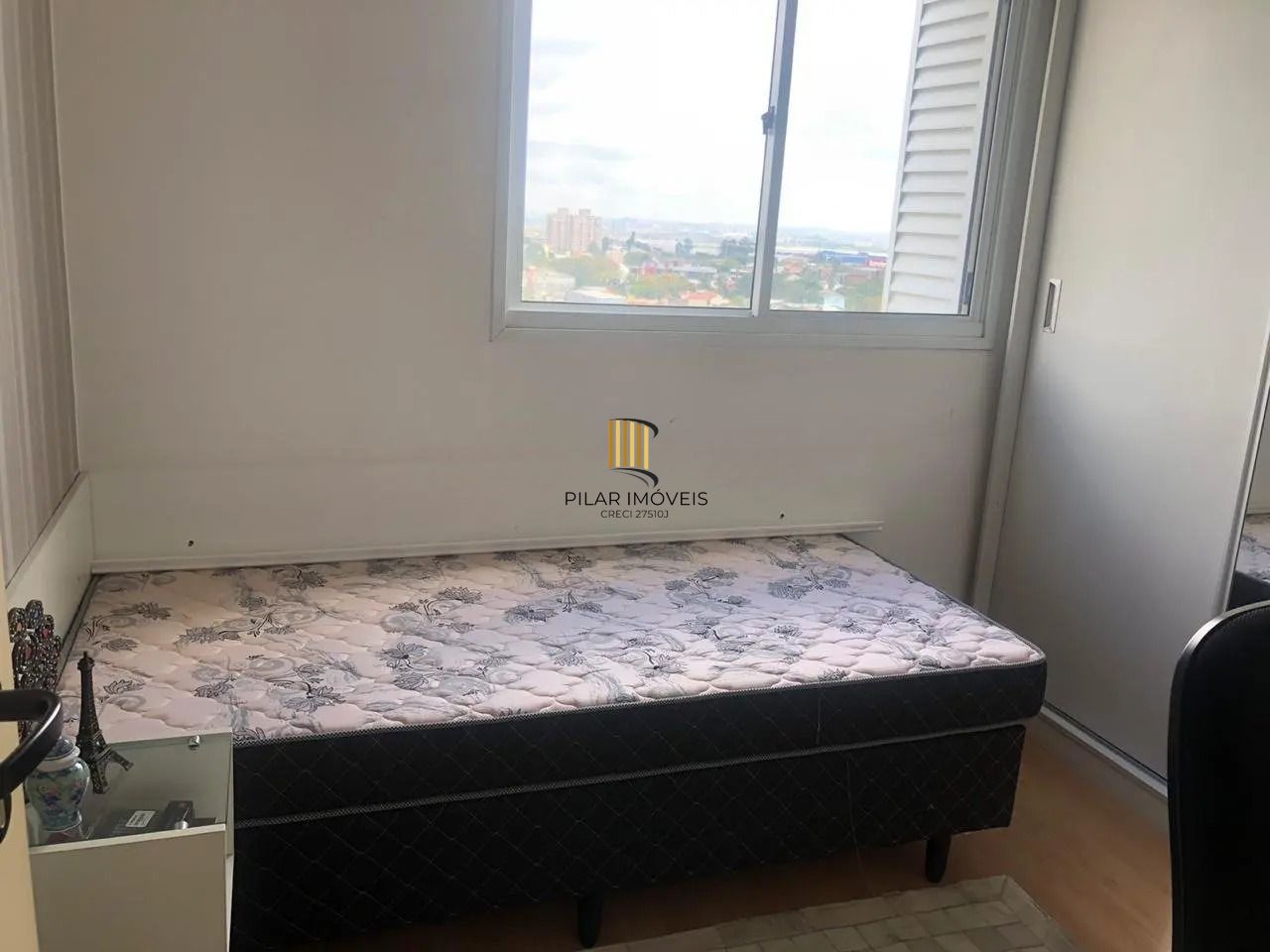 Apartamento com sacada e churrasqueira, 52m² privativos, 2 dormitórios e 1 vaga de garagem escriturada, na Lindolfo Henke - Bairro Sarandi