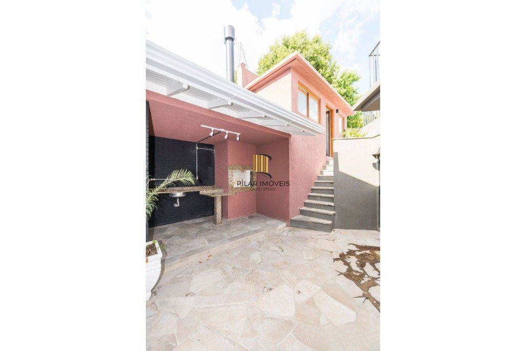 Casa com piscina, 3 dormitórios, 258m² privativos, no Jardim Itu.