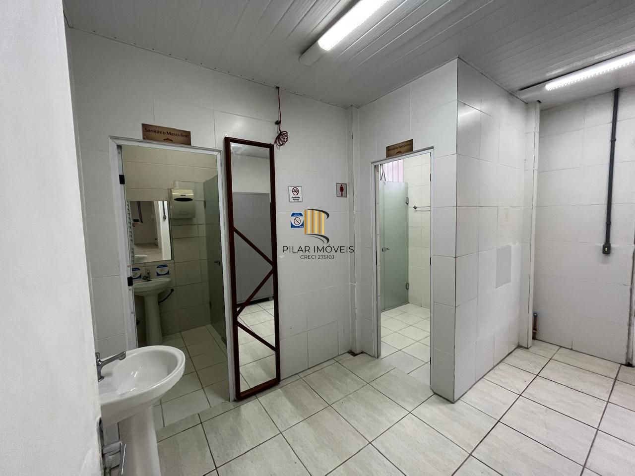 Prédio Comercial à venda com 5 salas, 400m², 6 vagas, Rua Laudelino Freire no bairro Sarandi em Porto Alegre