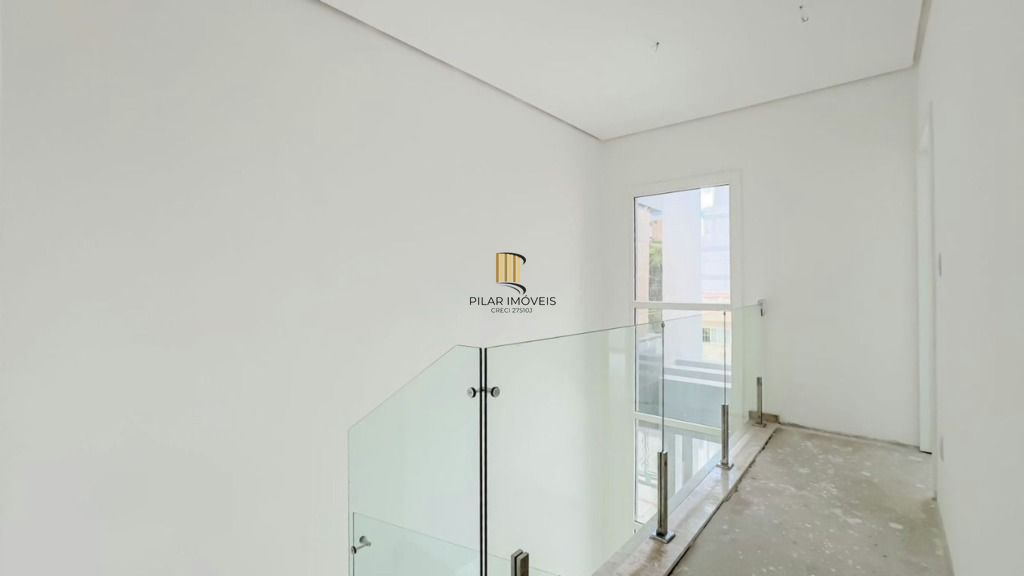 Casa térrea com 3 suítes, lavabo e 2 vagas.