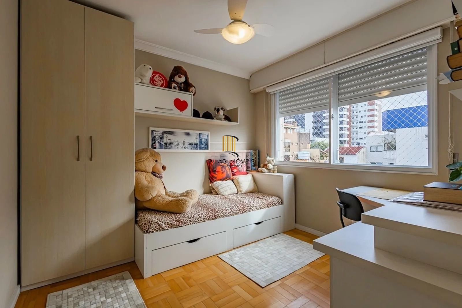 Apartamento de 2 dorm, 80m² privativos com vaga de garagem e elevador.