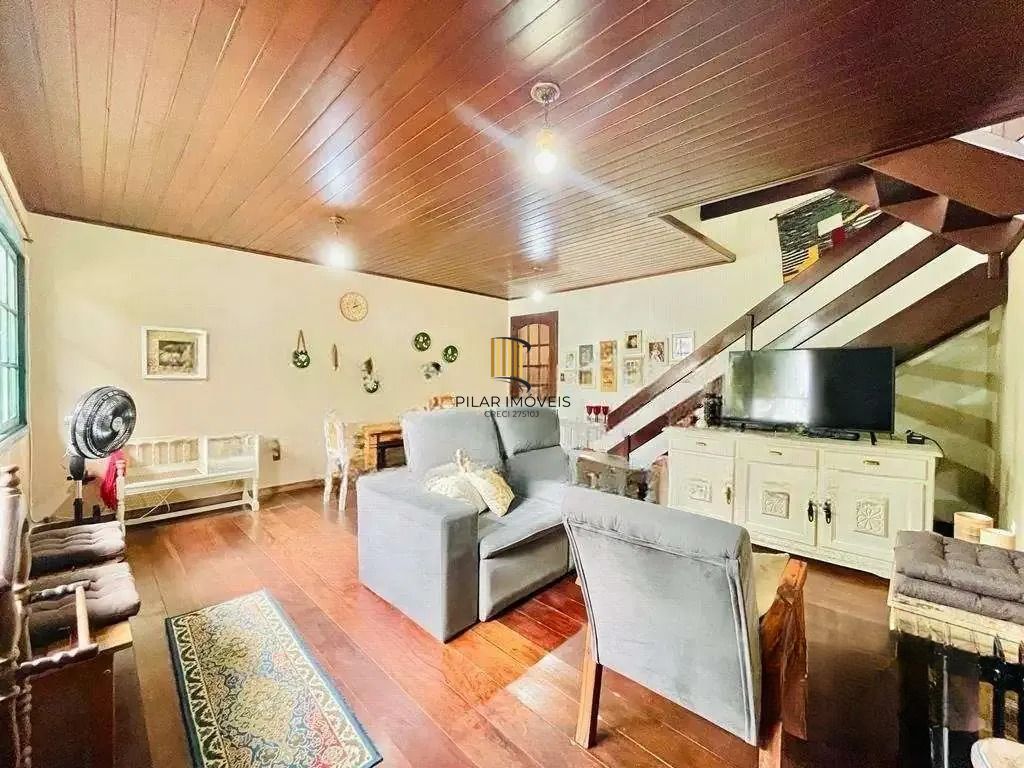 Casa térrea com 307m², 3 dormitórios, 2 suítes, 3 vagas.