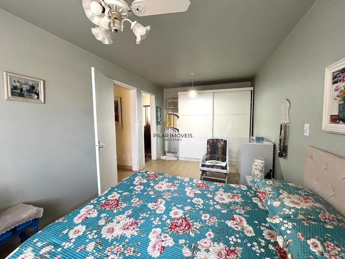 Casa com 3 dormitórios, suíte, 3 vagas de garagem.