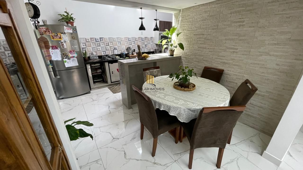 Casa com 3 dormitórios no bairro Humaitá