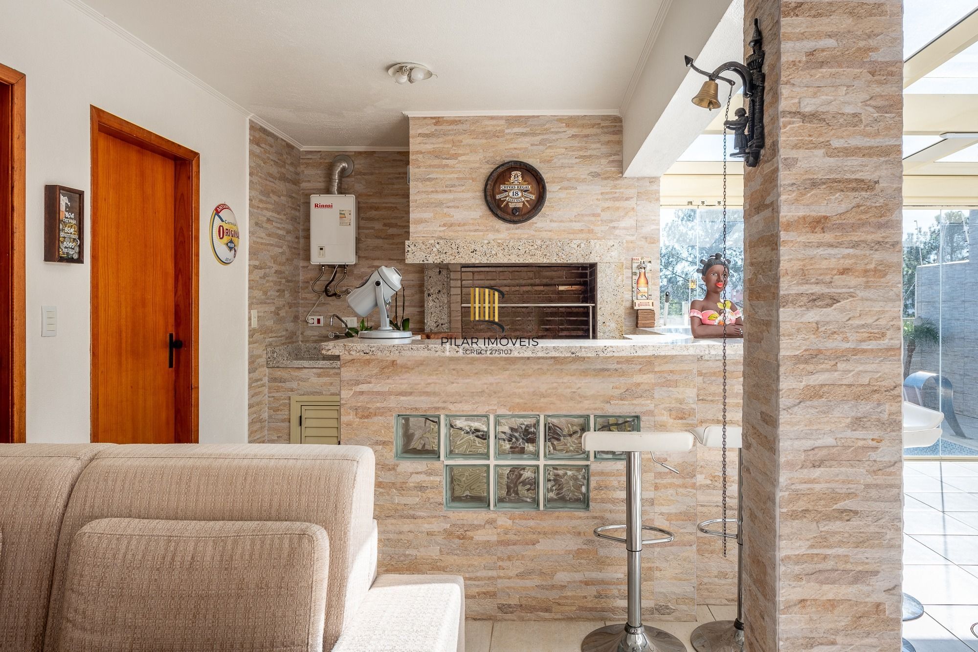 Casa com 5 Dormitórios, Suíte Master e Piscina no Jardim Planalto