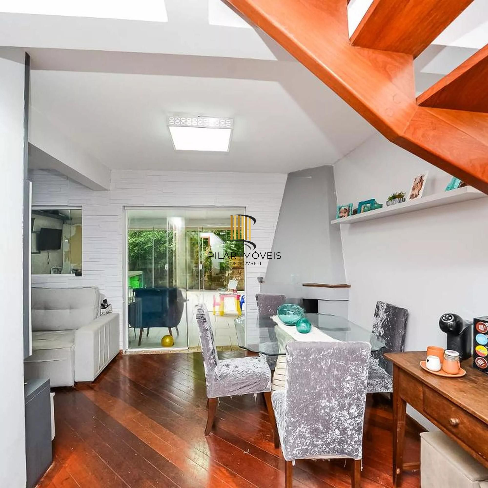 Casa em Condomínio com 3 Quartos, Piscina, Quintal e 2 Vagas