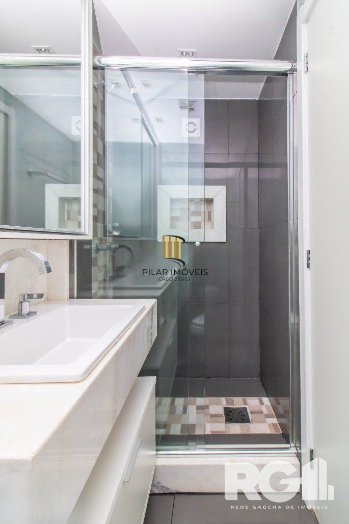 Apartamento semimobiliado com 3 dormitórios e 2 vagas em condomínio completo