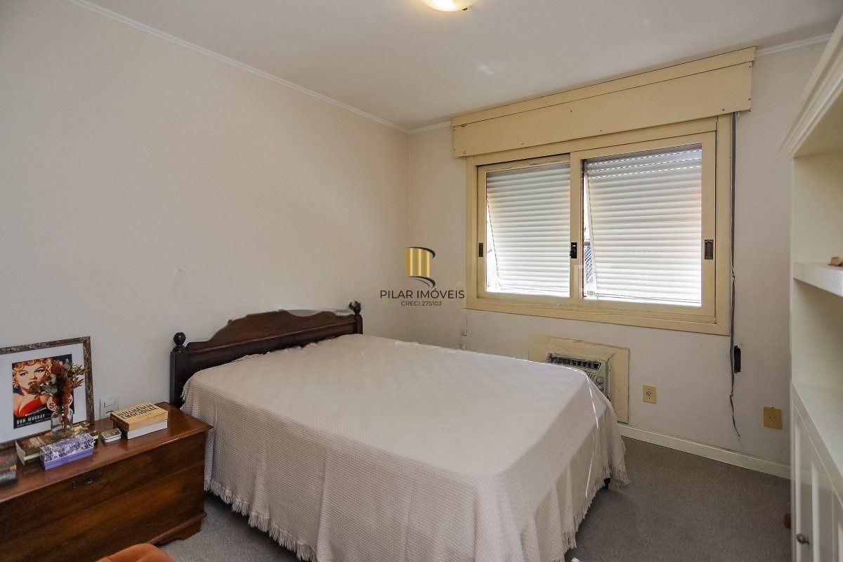 Apartamento com 3 dormitórios, suíte, 2 vagas e varanda com churrasqueira.