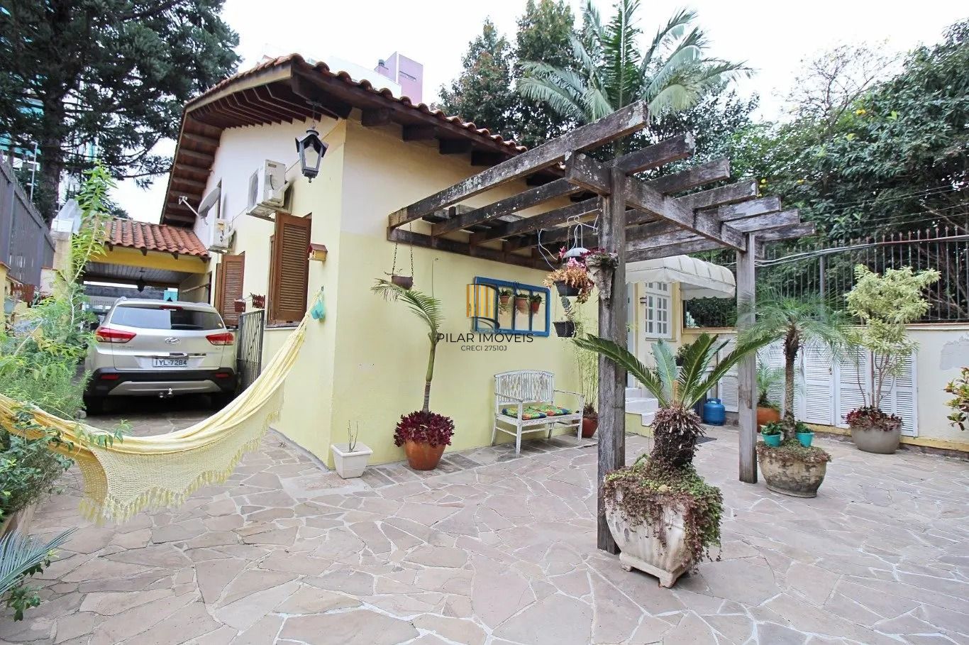 Casa térrea com edícula e salão de festas próximo ao Iguatemi