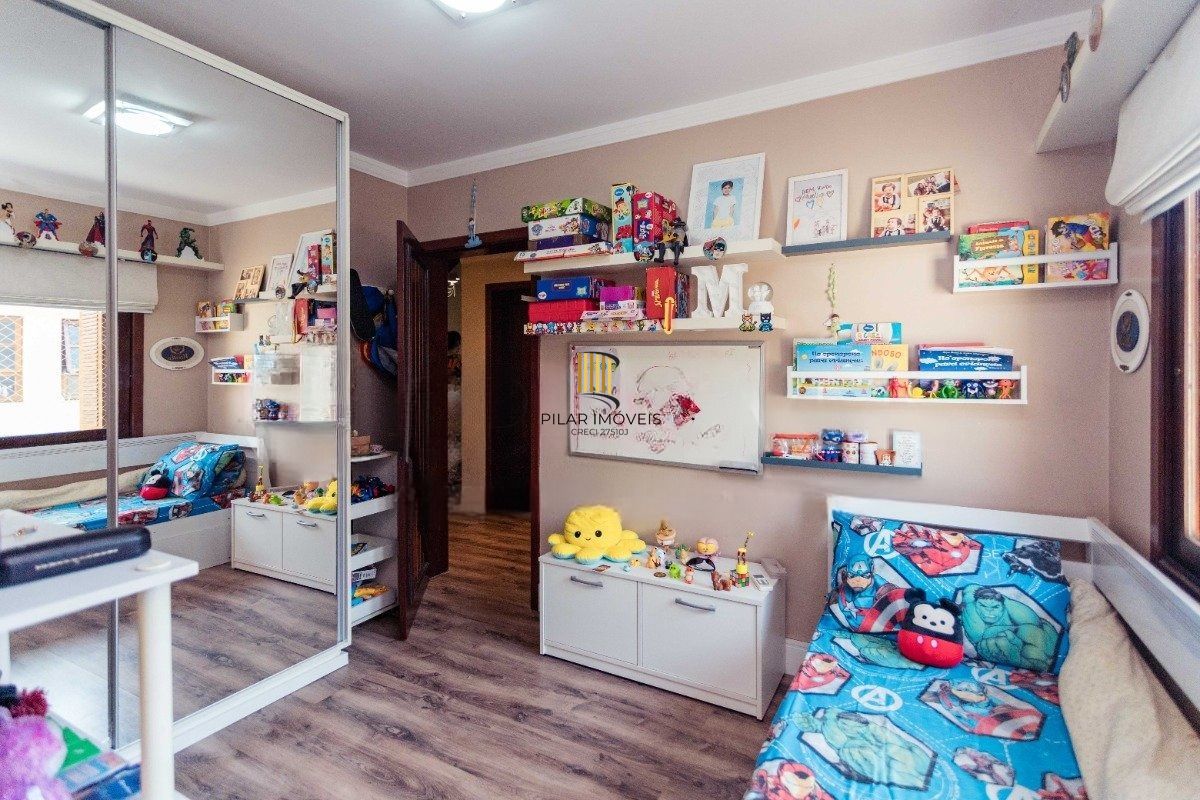 Casa semi-mobiliada com 3 suítes e amplo salão de festas no Cristo Redentor