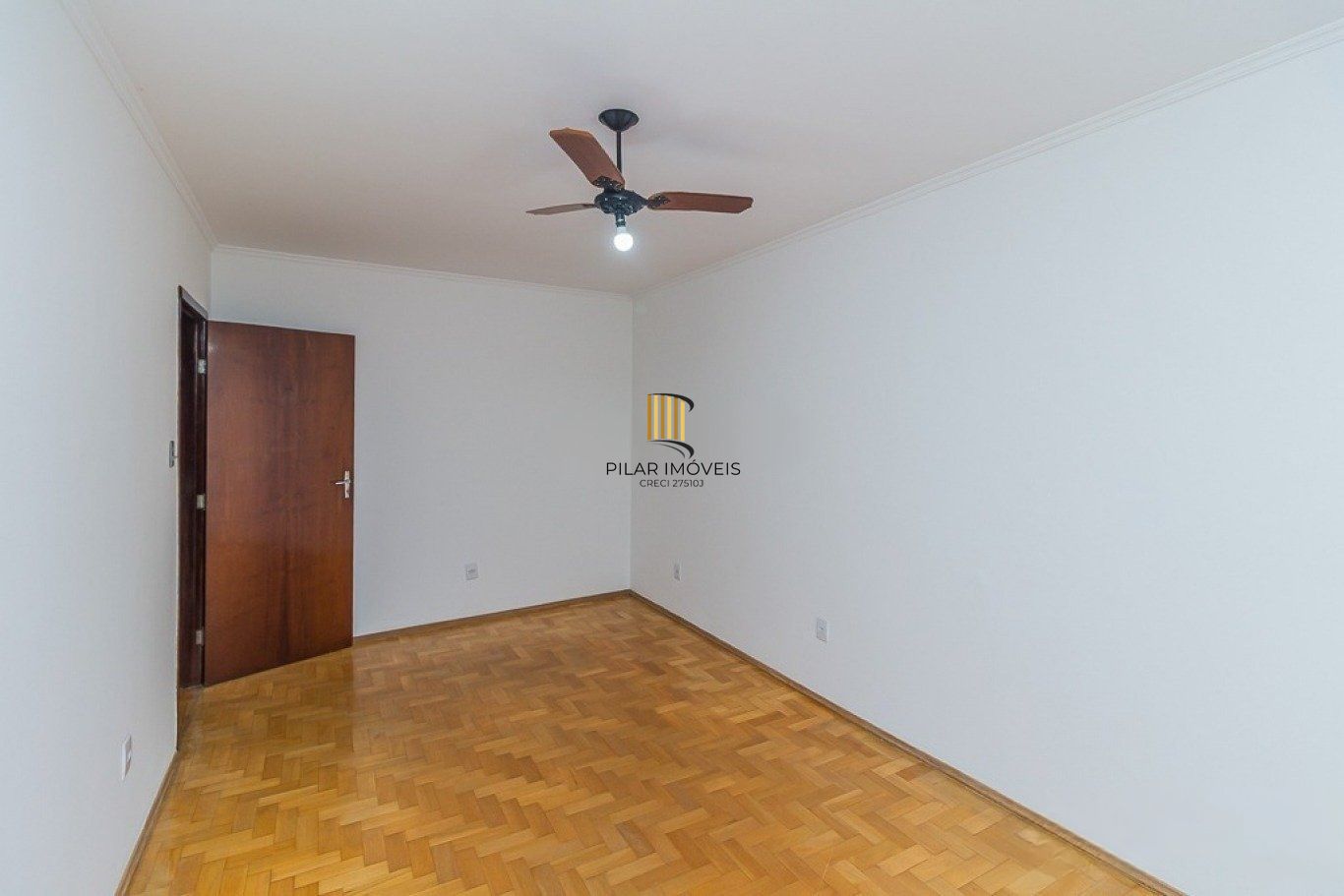 Casa térrea com 3 dormitórios, suíte e 2 vagas,