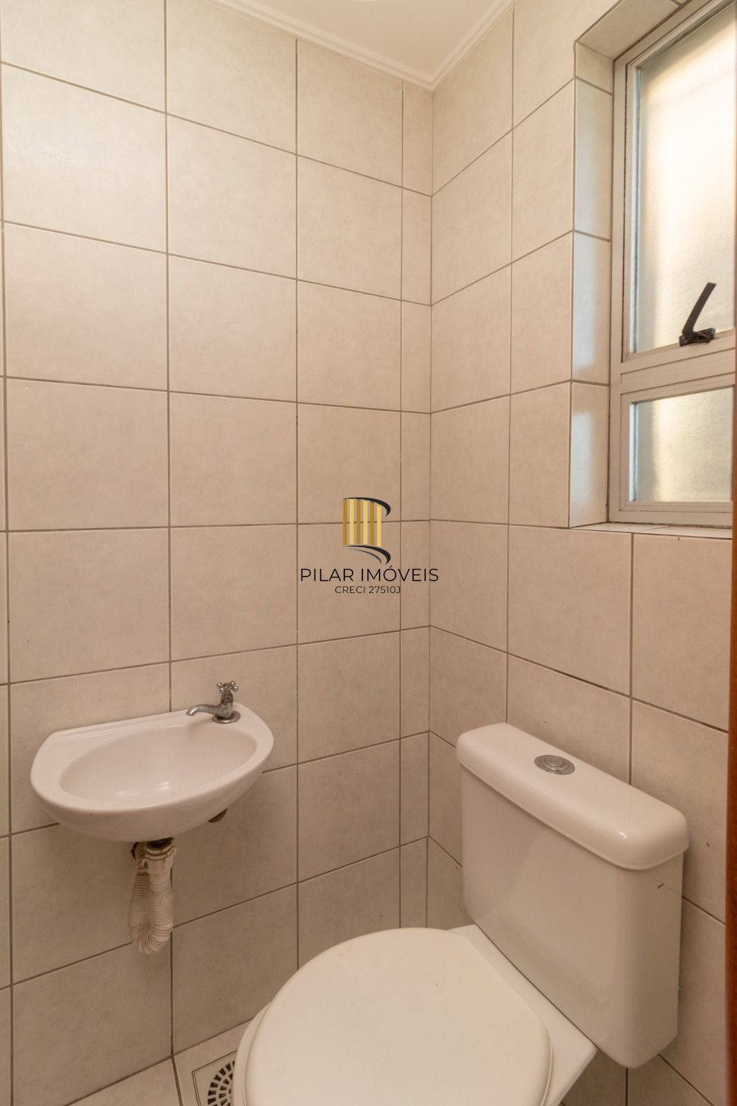 Apartamento 2 dormitórios com sacada e vaga no Jardim Lindoia