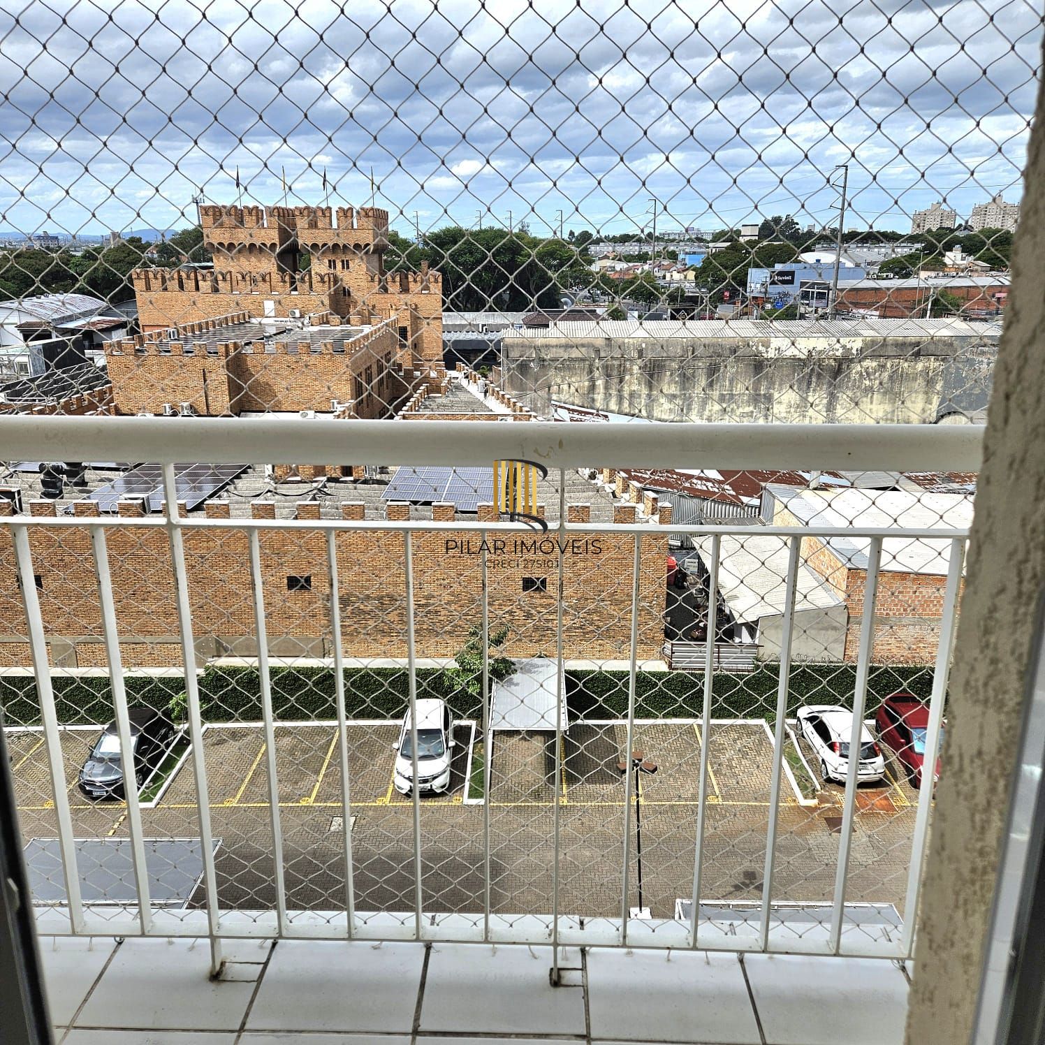 apartamento de 02 dormitórios com sacada e garagem