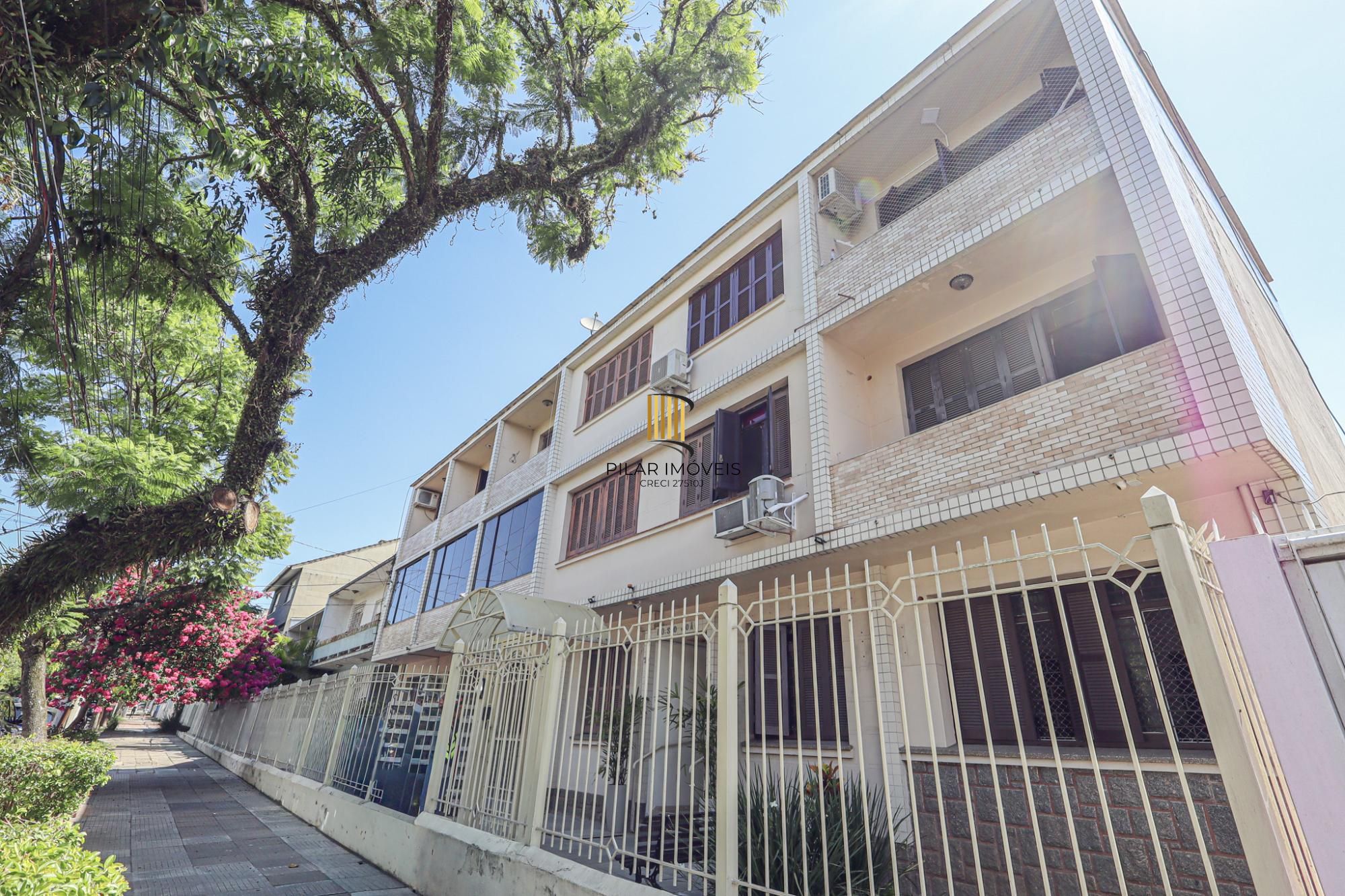 Com 2 quartos, 1 banheiro, opção do 2.º banheiro, e escritório,