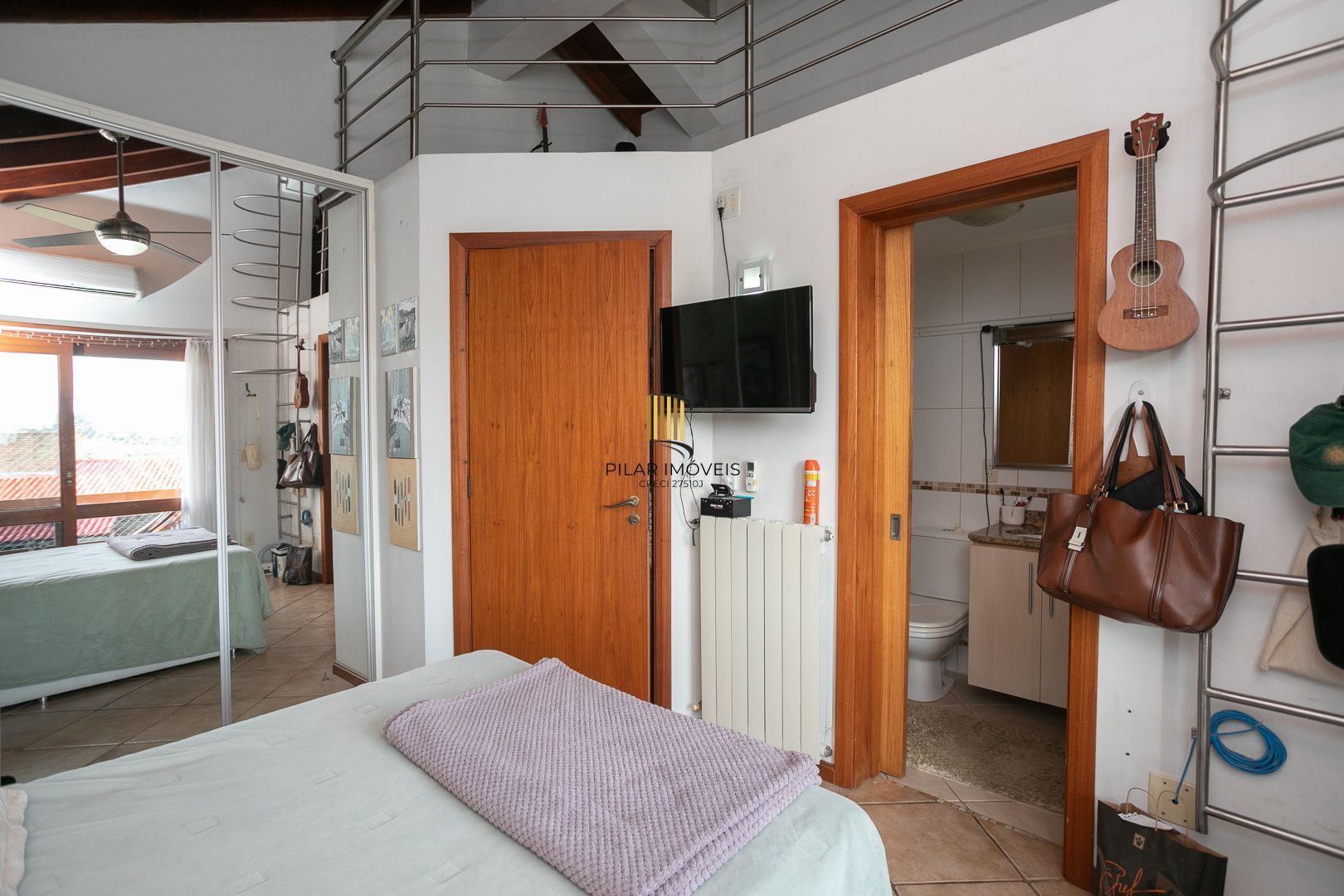 Casa mobiliada em condomínio