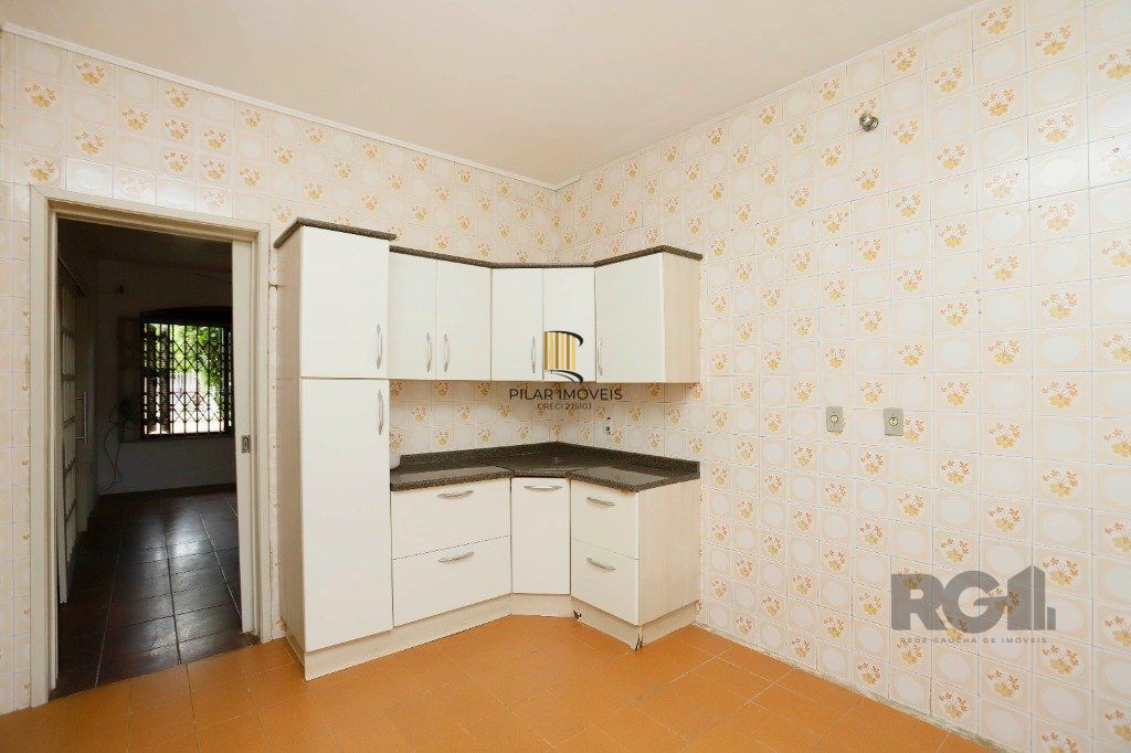 Casa 5 dormitórios no bairro Partenon