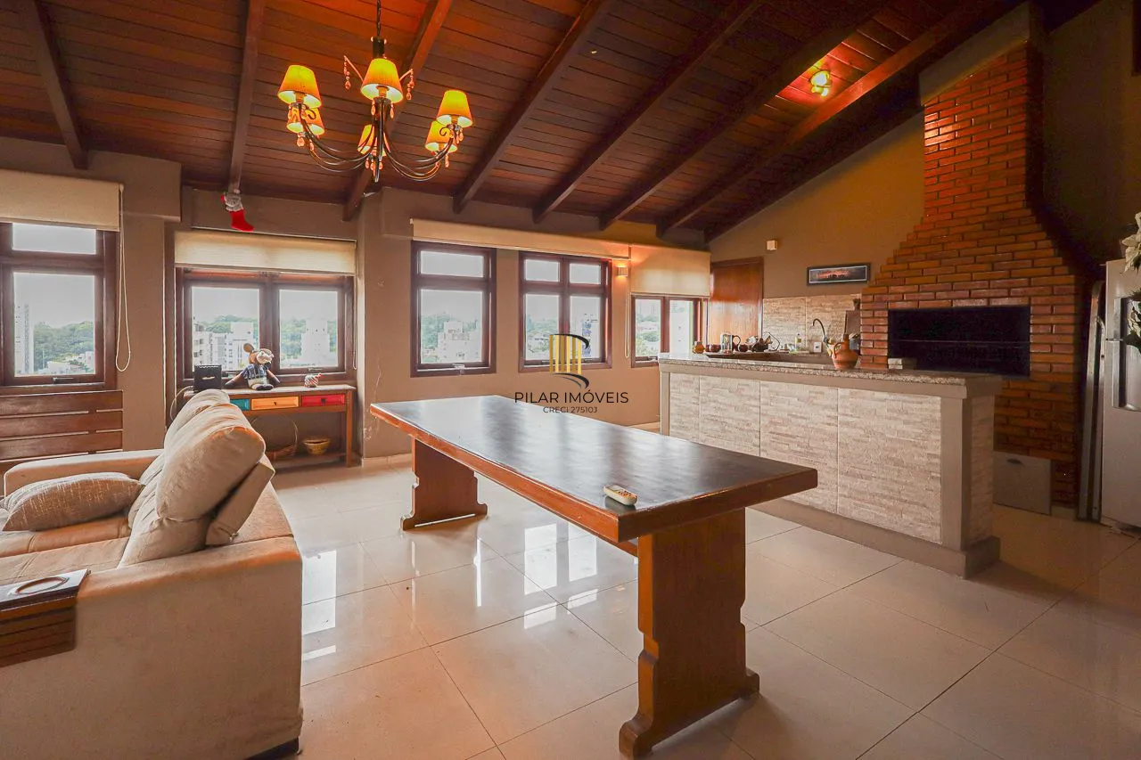 Apartamento cobertura de 03 dormitórios com opção de 05, 03 garagens. Bairro Higienópolis