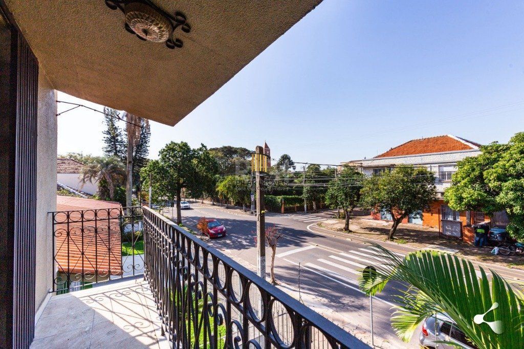 Casa para Venda - 500m², 3 dormitórios, sendo 3 suites, 4 vagas - Vila Ipiranga