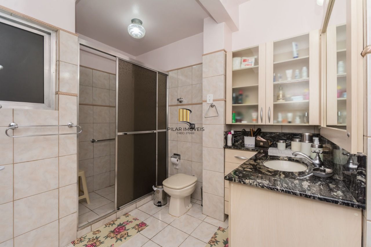 Apartamento semimobiliado com 2 quartos e 2 banheiros no Bairro Floresta