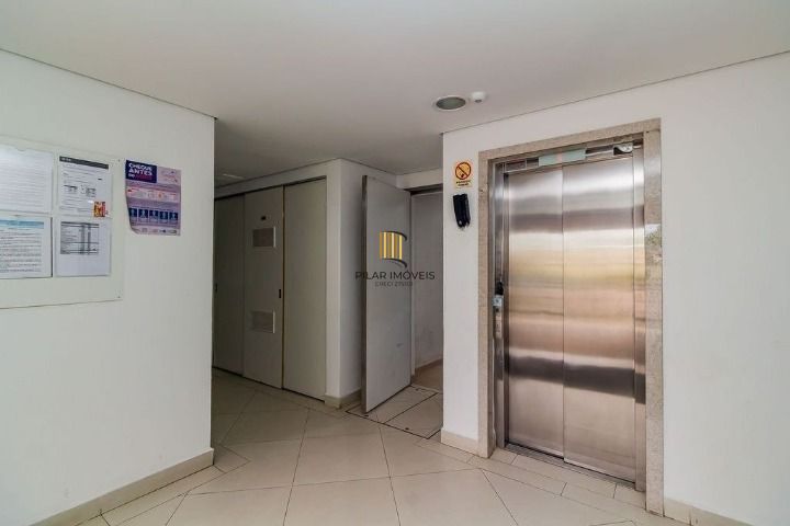 Apto térreo com 2 dorm, sendo 1 suíte, sala, cozinha, churrasqueira