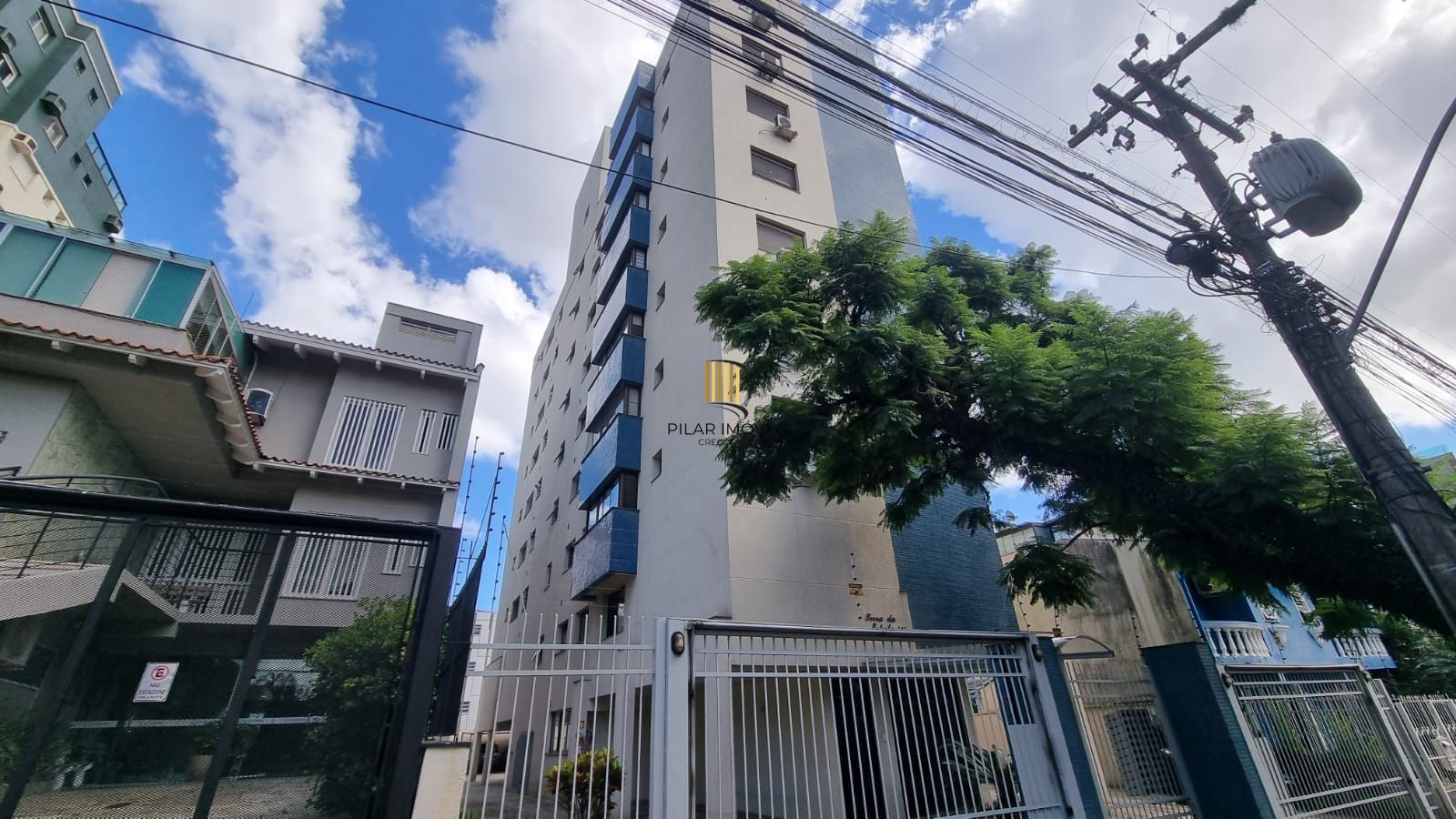Apartamento dois dormitórios mobiliado, suíte, 86,41mq privativos, uma vaga escriturada, no bairro Higienópolis - Pilar Imóveis