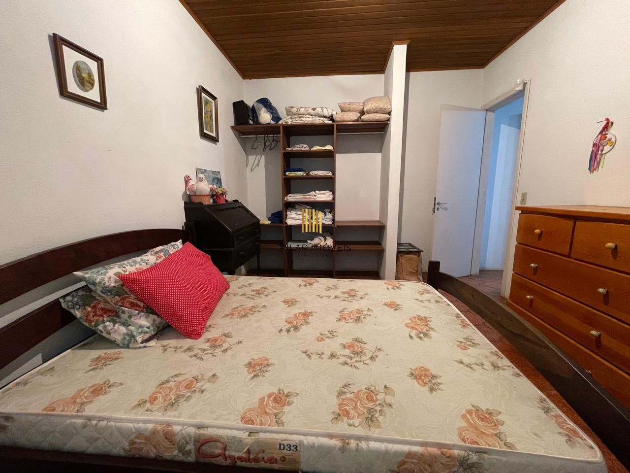 Casa 04 dormitórios, sobrado, a venda em Arroio do Sal, próximo a Torres.