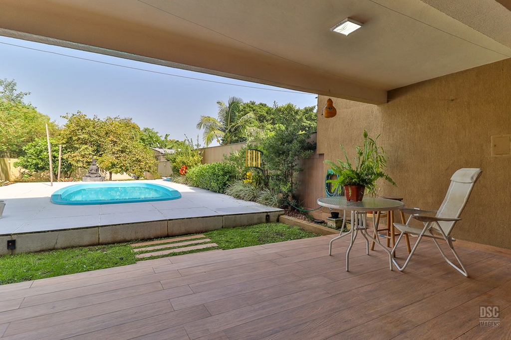 Casa 4 dormitórios no bairro Ipanema