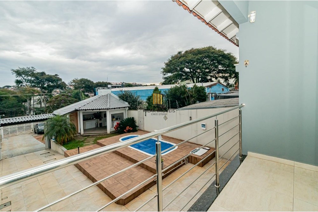 Casa 4 dormitórios no bairro Nonoai