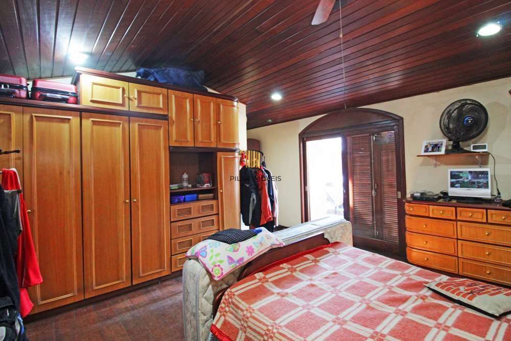 Casa 4 dormitórios no bairro Partenon