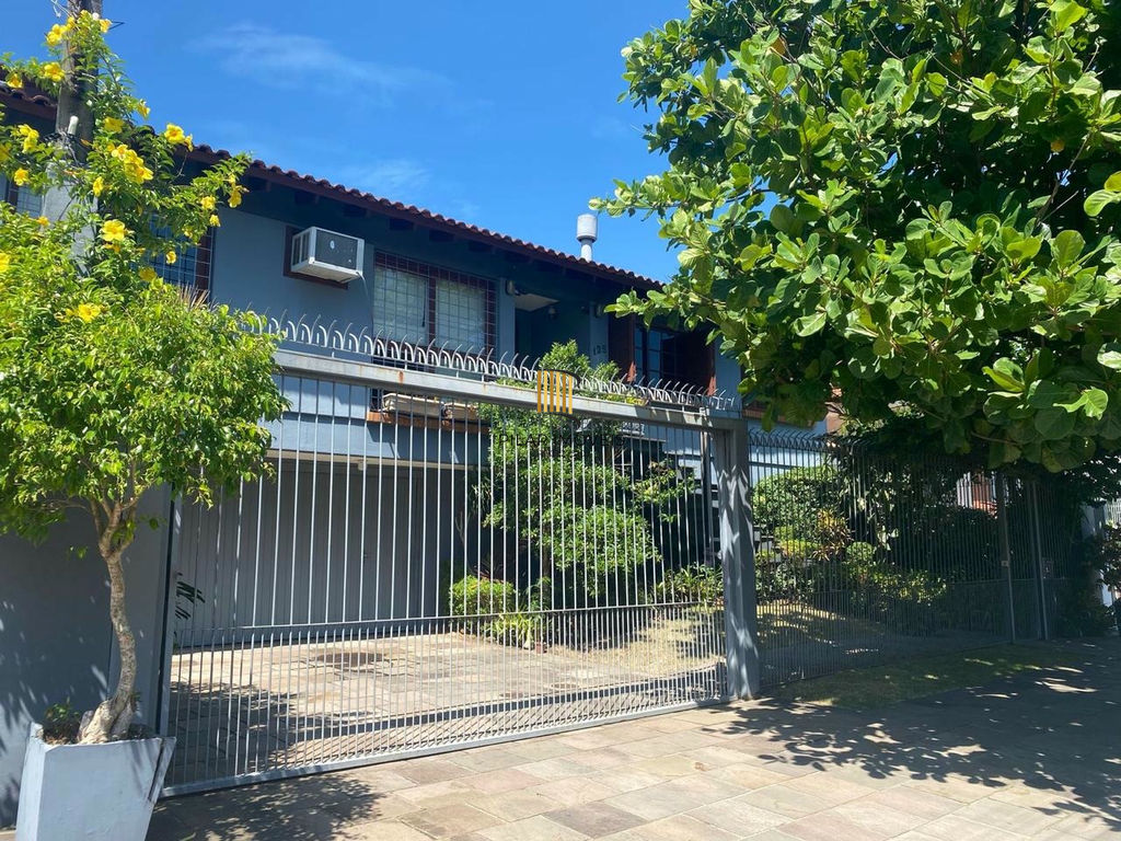 Casa 5 dormitórios no bairro Chácara das Pedras